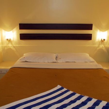 Hotel Golden Palace Pvt Ltd Мумбаи Экстерьер фото