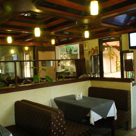 Hotel Golden Palace Pvt Ltd Мумбаи Экстерьер фото