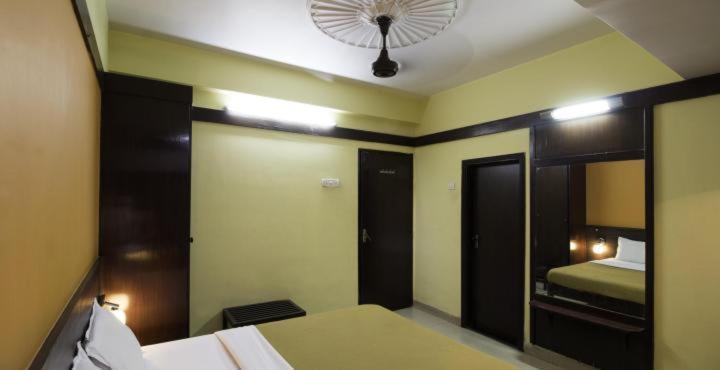 Hotel Golden Palace Pvt Ltd Мумбаи Экстерьер фото