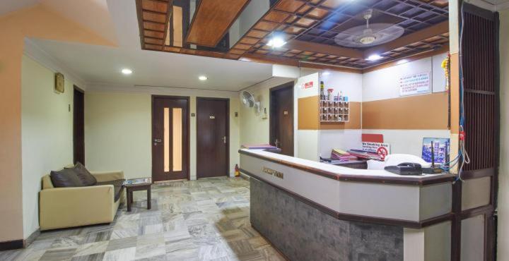Hotel Golden Palace Pvt Ltd Мумбаи Экстерьер фото