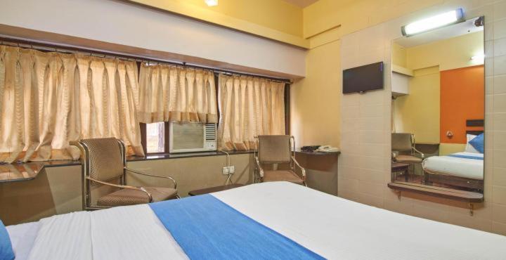 Hotel Golden Palace Pvt Ltd Мумбаи Экстерьер фото