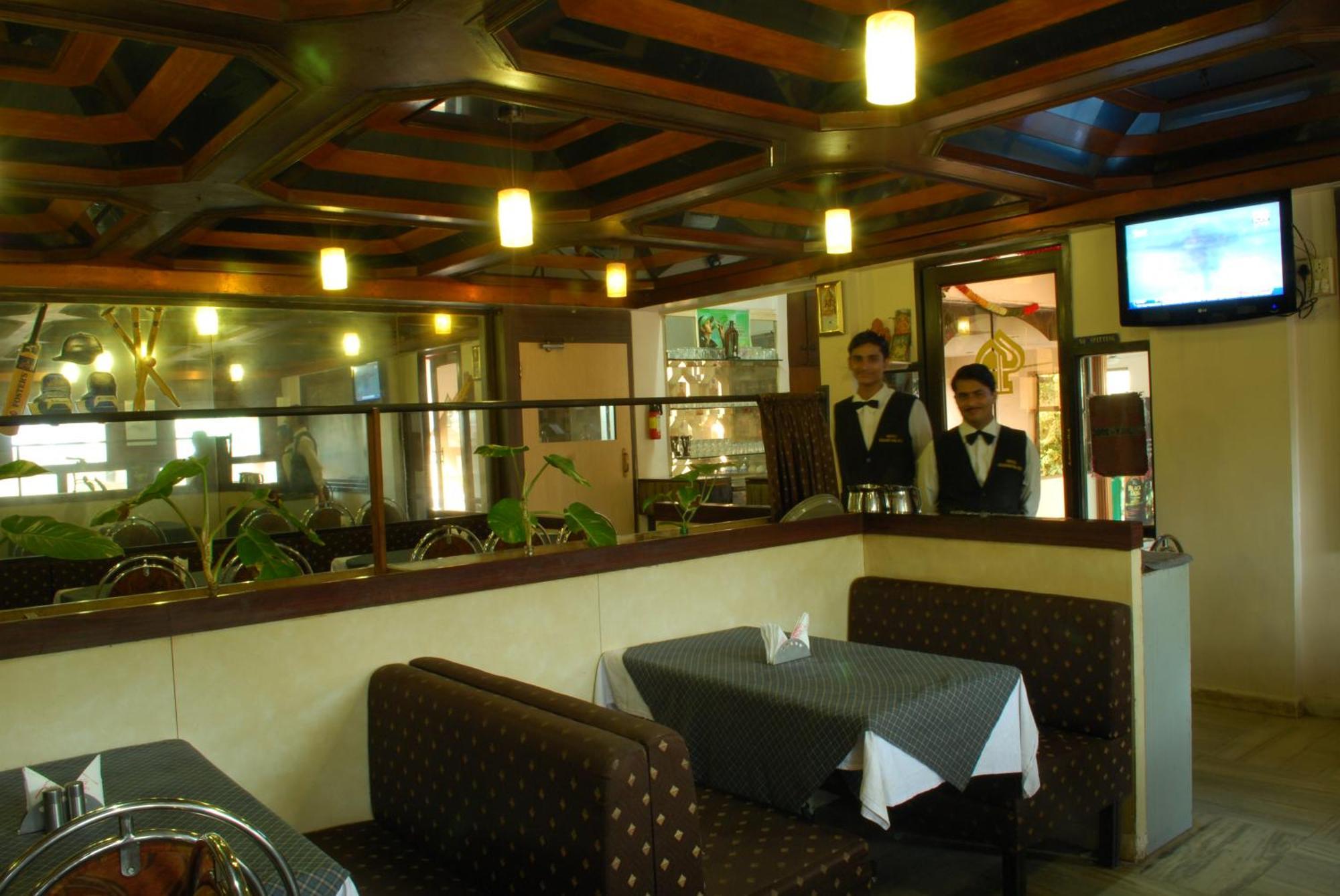 Hotel Golden Palace Pvt Ltd Мумбаи Экстерьер фото